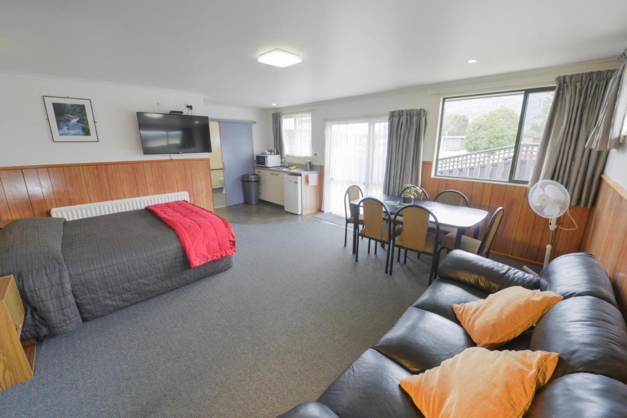 Wilderness Motel Accommodation Haast Exteriör bild