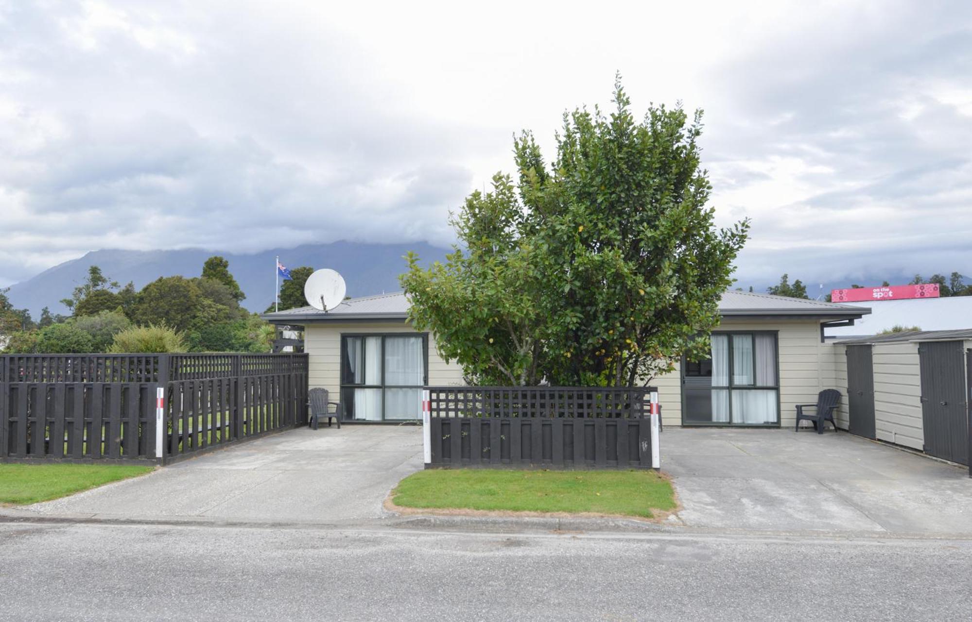 Wilderness Motel Accommodation Haast Exteriör bild