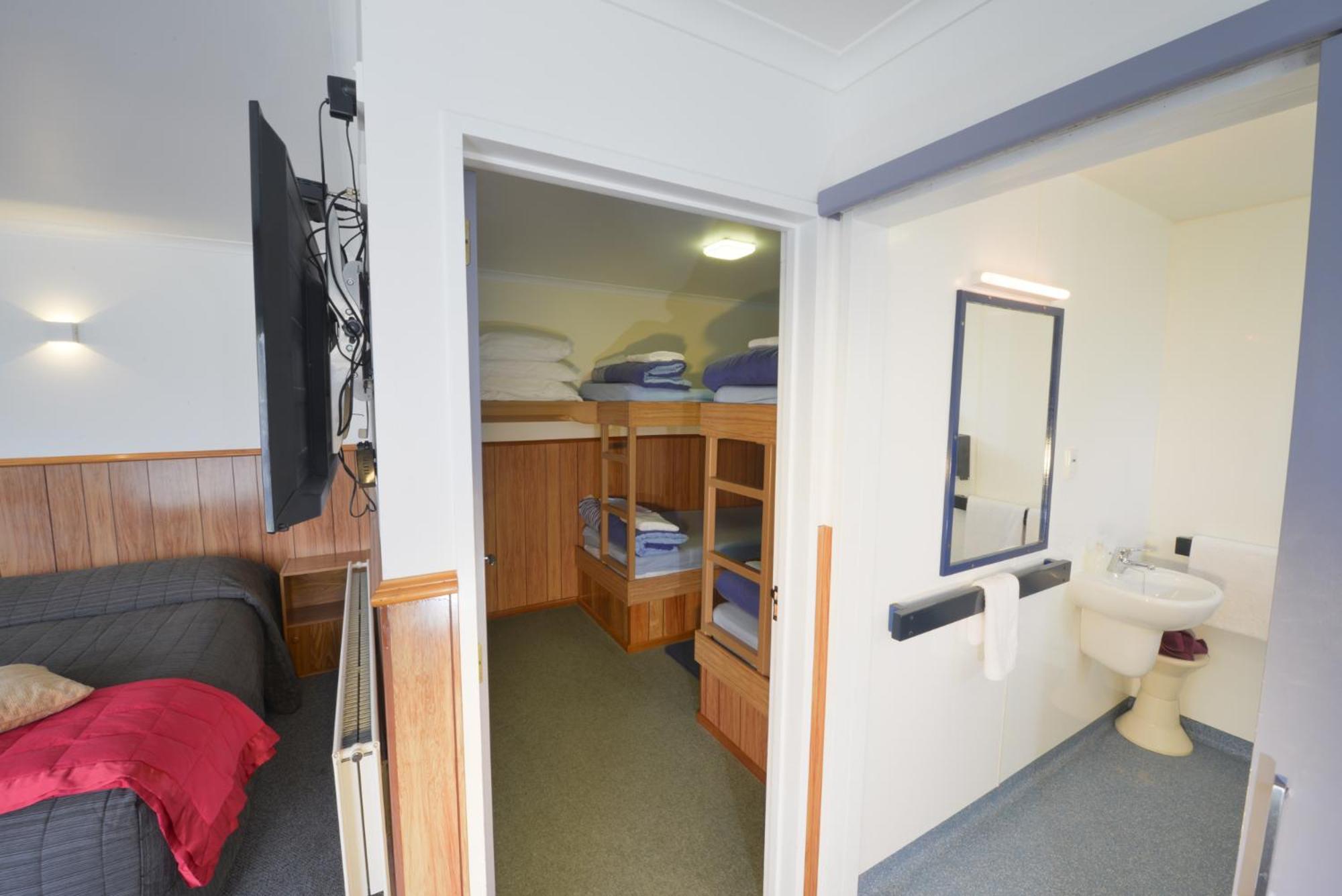 Wilderness Motel Accommodation Haast Exteriör bild